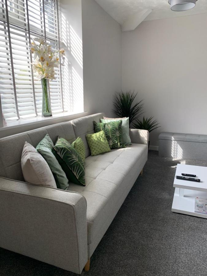The Greens Apartment Farnworth المظهر الخارجي الصورة