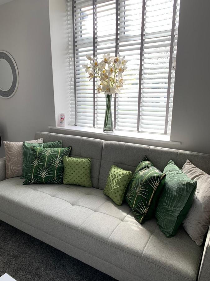 The Greens Apartment Farnworth المظهر الخارجي الصورة