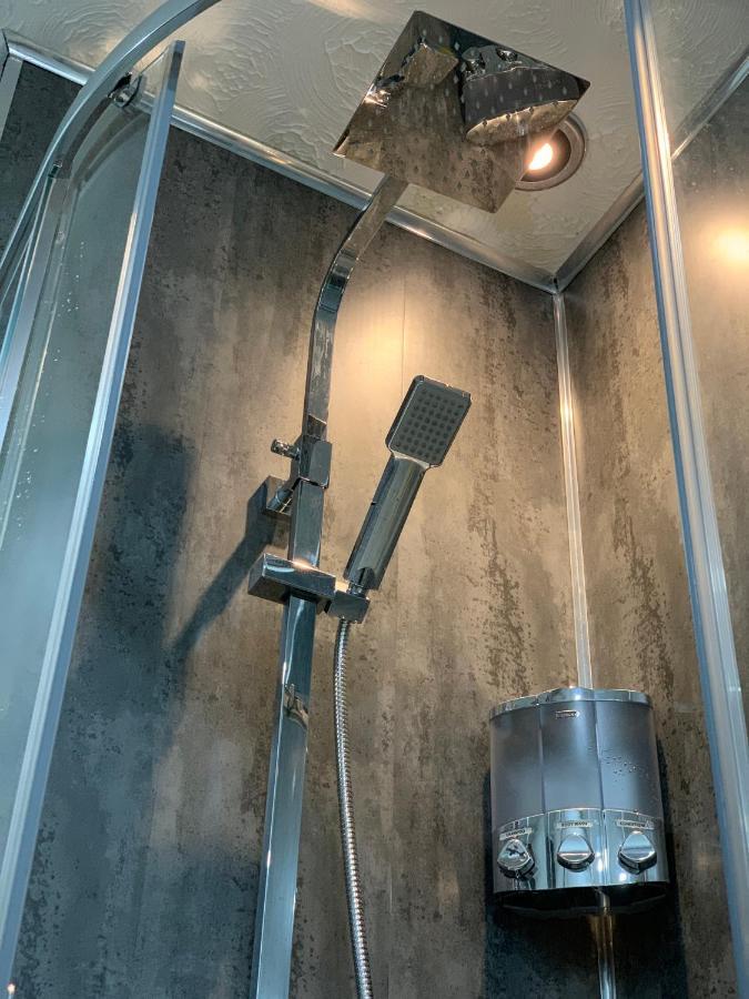 The Greens Apartment Farnworth المظهر الخارجي الصورة