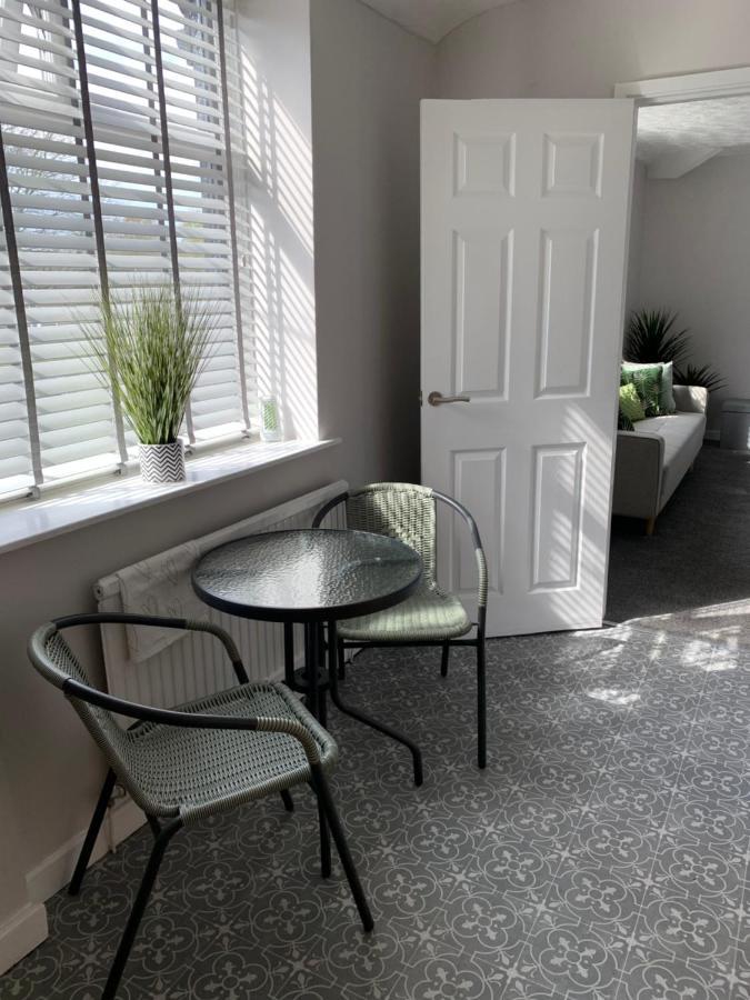 The Greens Apartment Farnworth المظهر الخارجي الصورة